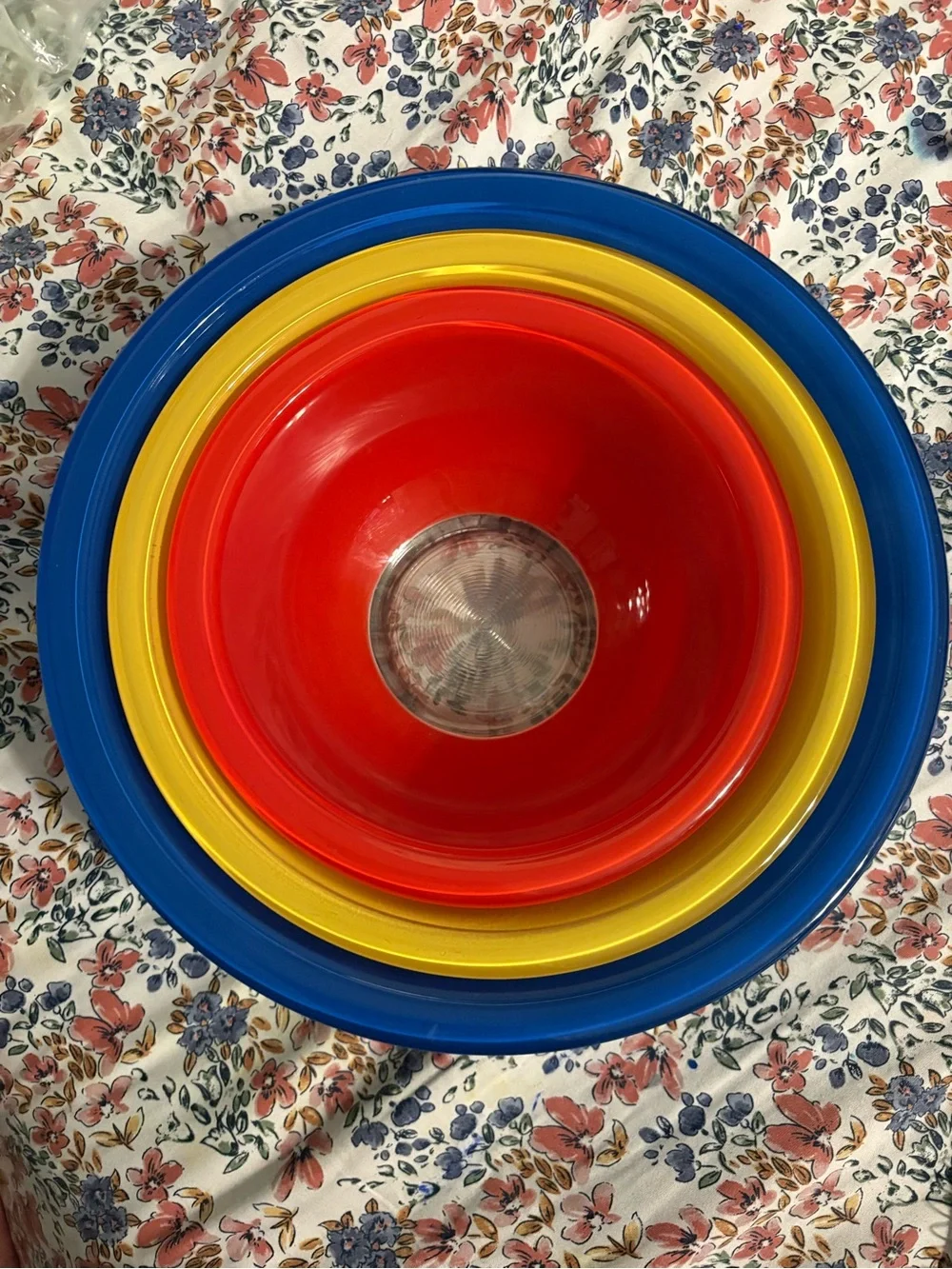 410- vintage Pyrex primary care bowl set